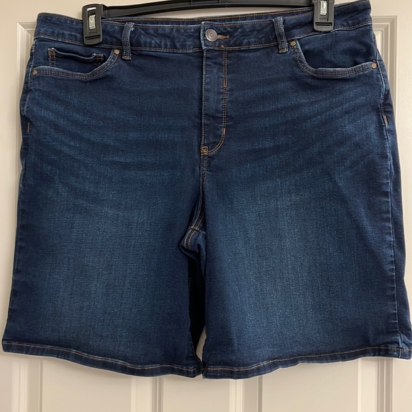 Croft and barrow ladies shorts - Picture 1 of 7